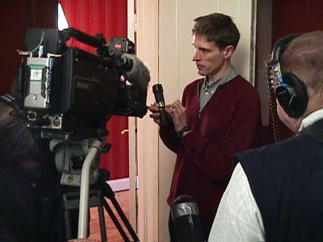 SVT TV-inspelning av Batterivakten. Jan Karlqvist demonsterar.